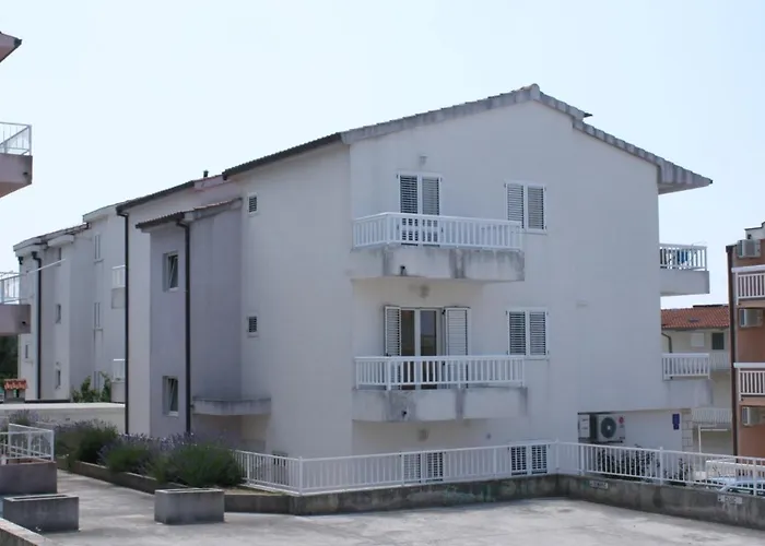 With A Parking Space - 6640 * מאקרסקה