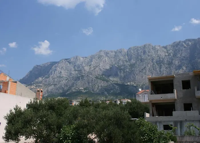 With A Parking Space - 6640 * מאקרסקה