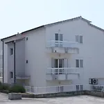 With A Parking Space - 6640 * Макарска