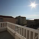 With A Parking Space - 6640