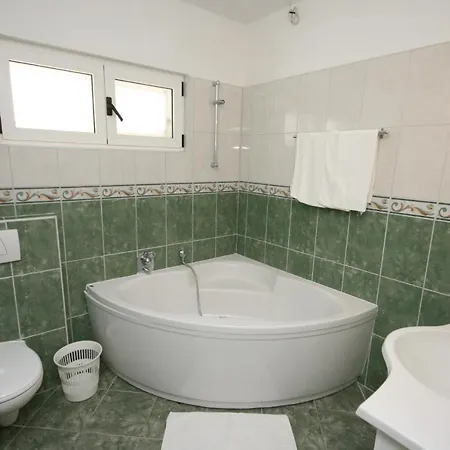 With A Parking Space - 6640