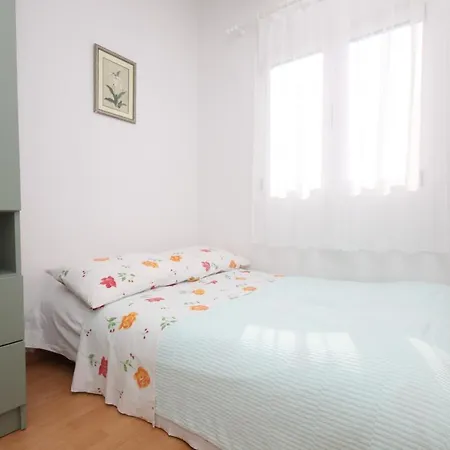 With A Parking Space - 6640 Макарська