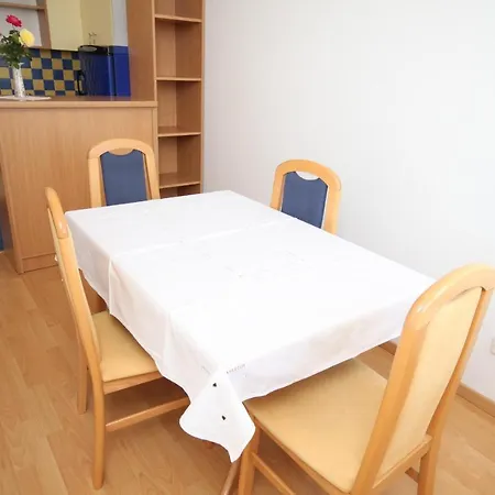 With A Parking Space - 6640