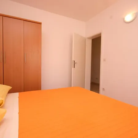 With A Parking Space - 6640 * Makarska