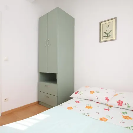 With A Parking Space - 6640 *