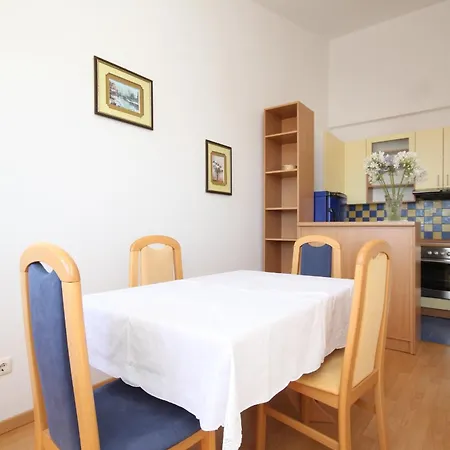 With A Parking Space - 6640 Appartement Makarska