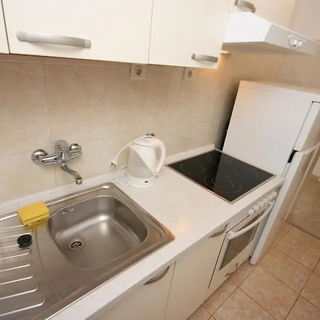 With A Parking Space - 6640