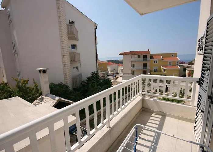 With A Parking Space - 6640