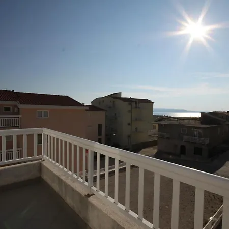 With A Parking Space - 6640