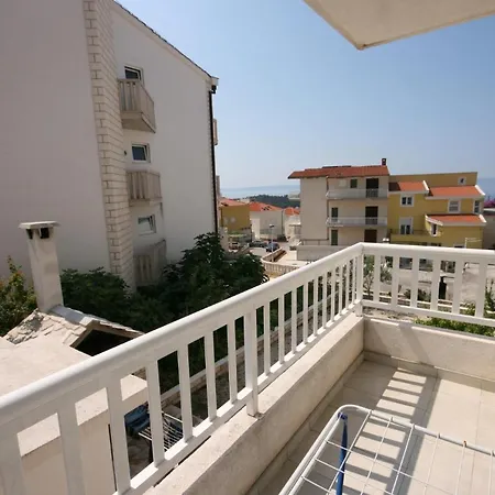 With A Parking Space - 6640