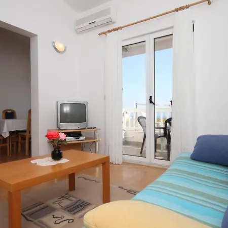 With A Parking Space - 6640