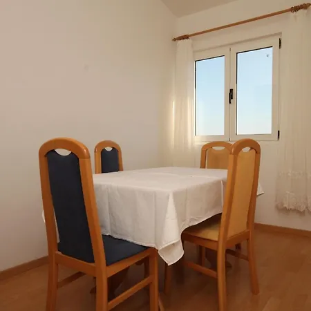 With A Parking Space - 6640 Макарска