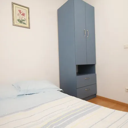 Apartman With A Parking Space - 6640 Makarska
