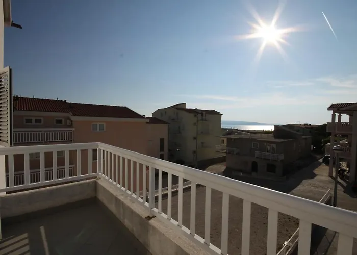 With A Parking Space - 6640