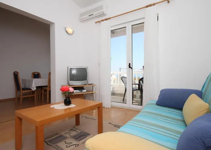 With A Parking Space - 6640